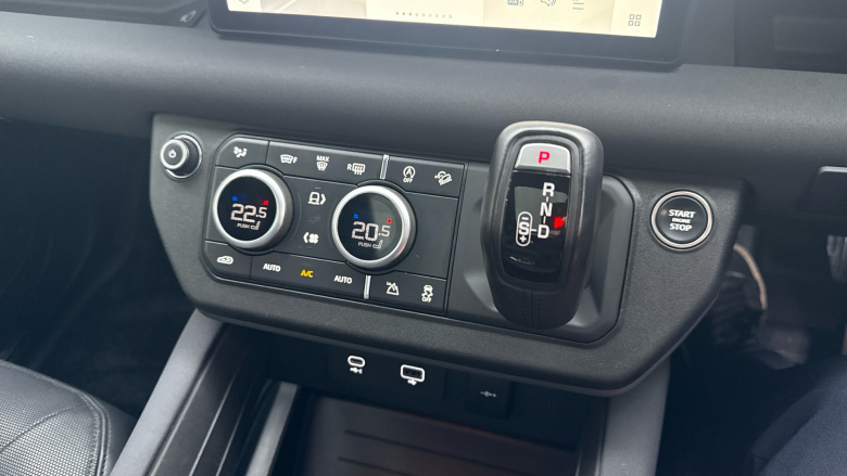 Land Rover Defender 3.0 D250 X-Dynamic SE 110 5dr Auto Diesel Estate